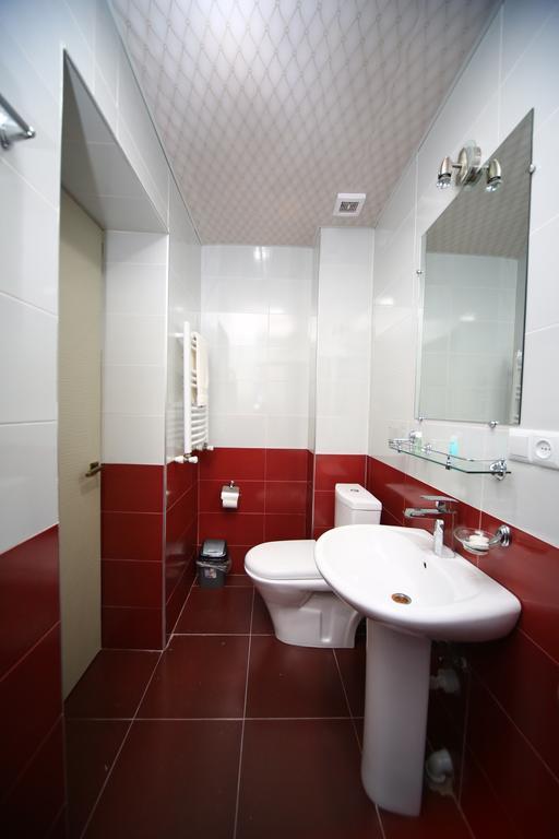 Discovery Hotel Kutaisi Habitación foto