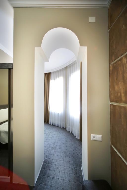 Discovery Hotel Kutaisi Habitación foto