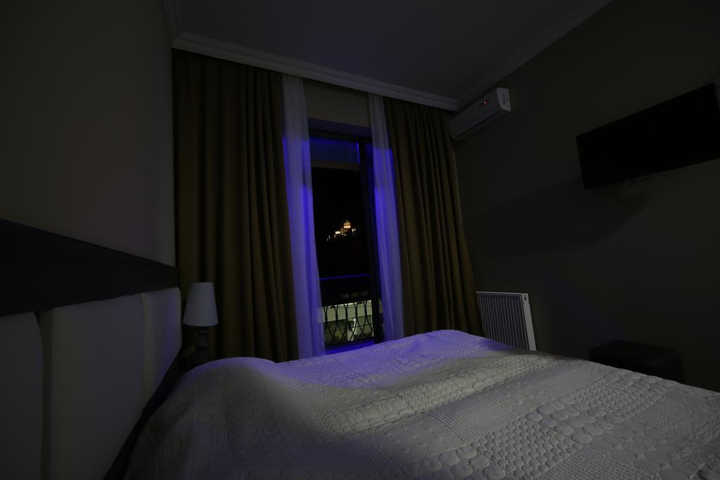 Discovery Hotel Kutaisi Habitación foto
