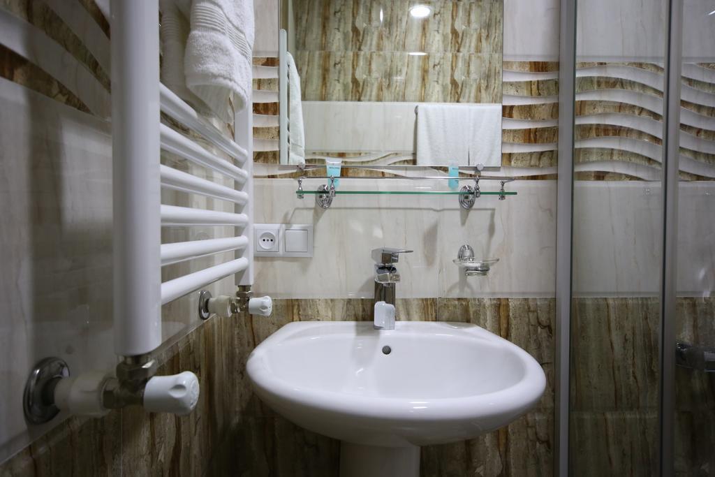 Discovery Hotel Kutaisi Habitación foto