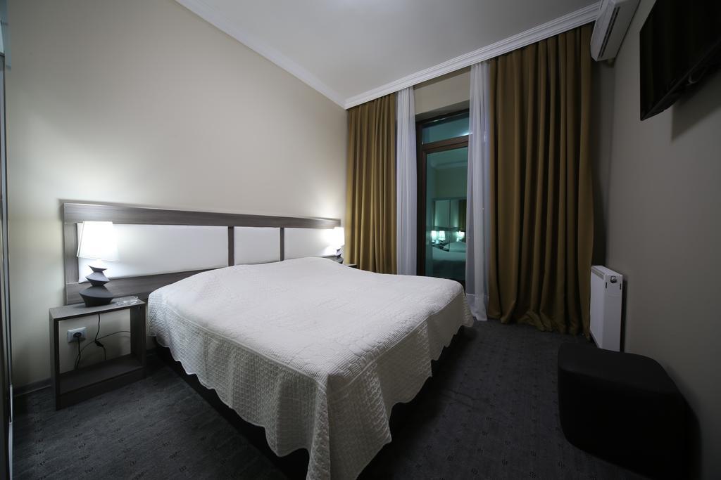 Discovery Hotel Kutaisi Habitación foto
